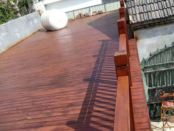 環山(shān)路(lù)防腐木(mù)工(gōng)程